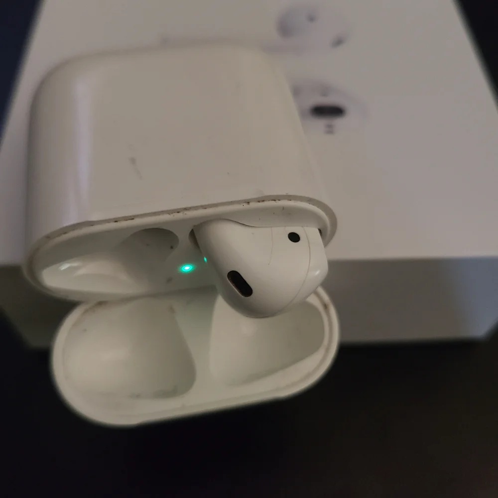 Apple Wireless Earbuds with Charging Case - White